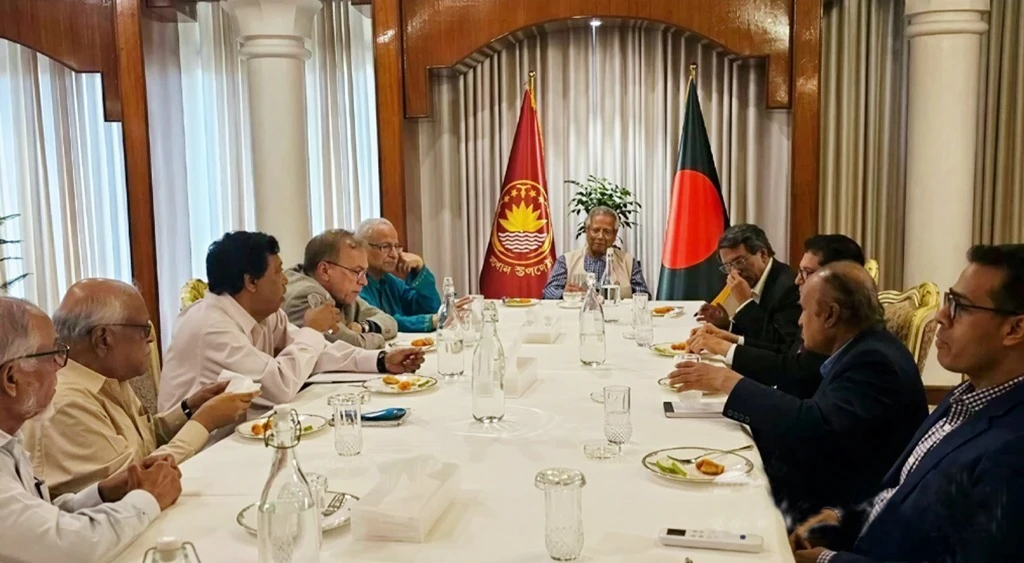 জুলাই জাতীয় সনদে স্বাক্ষর: প্রধান উপদেষ্টার সঙ্গে ঐকমত্য কমিশনের বৈঠক